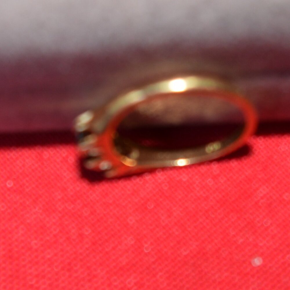 Garnet Ring in Gold - Picture 6 of 6